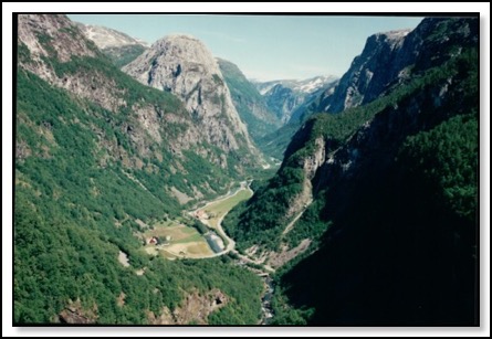 stallheim-gorge-norway-4-3-15